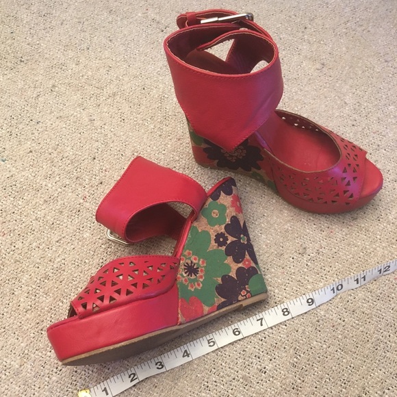Red Floral Cork Wedged Heels - Picture 2 of 6